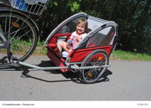 ein Ausflug im Kinderanhänger