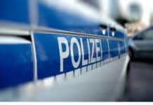 Polizei Polizeiauto am Strassenrand